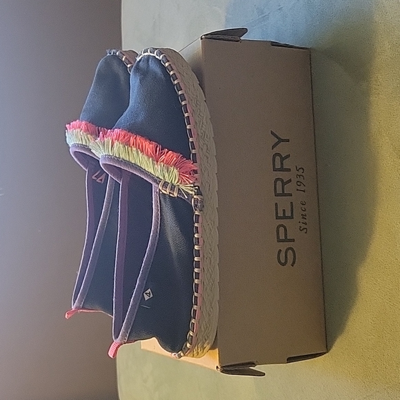 EUC Sperry Skysail Navy Slip-On - Picture 2 of 5